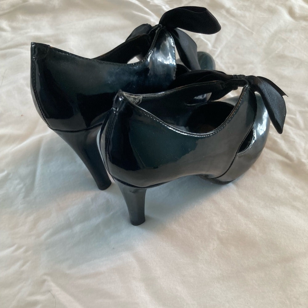 Rialto Black Bow Heels - Picture 3 of 11